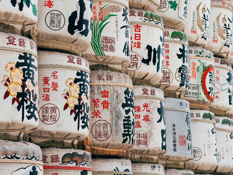 Japanische Sake-Fässer