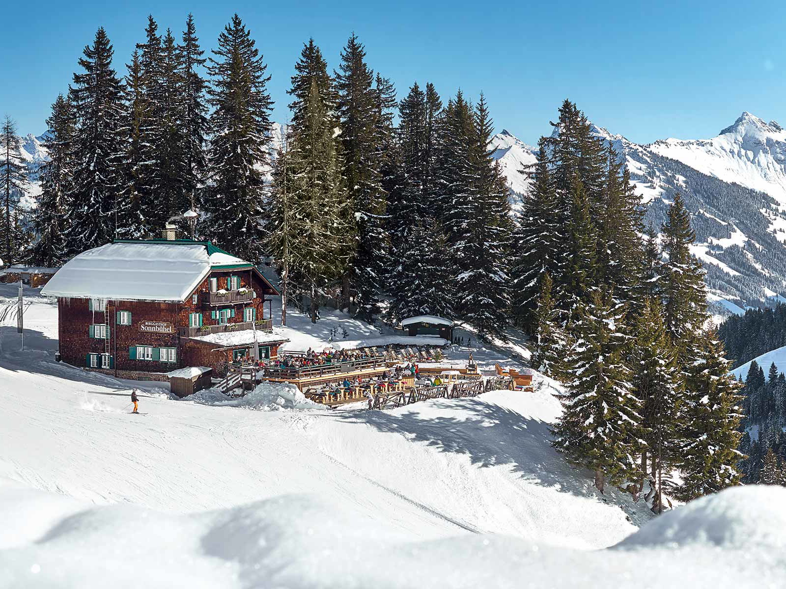 Nicht nur der Ausblick beeindruckt: Die »Sonnbühel« Hütte überzeugt mit kulinarischen Spezialitäten.