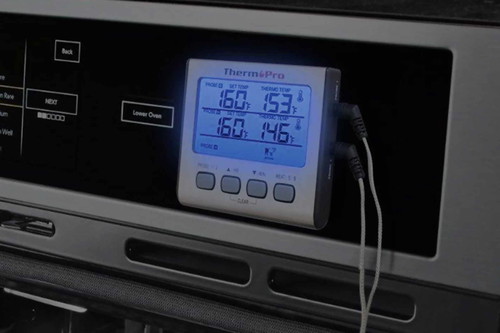 Thermopro TP17: Für alle, die nicht nur punktuell, sondern ständig die Temperatur ihres Bratens messen wollen. Mit einem langen Kabel, das in die Ofentür geklemmt wird, Alarmfunktion und einem sehr guten Preis-Leistungs-Verhältnis.