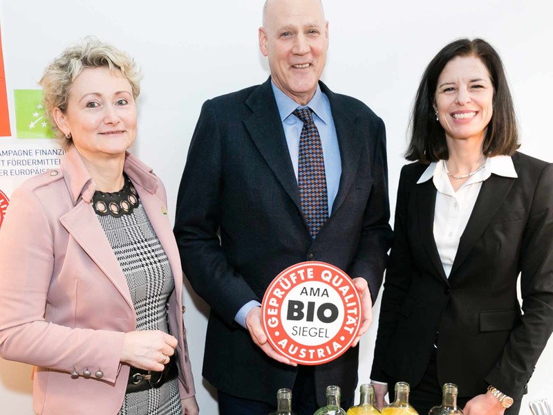 Gertraud Grabmann (Obfrau BioAustria), Michael Blass (GF AMA-Marketing) und Barbara Köcher-Schulz (AMA-Bio-Marketing)&nbsp;bei der Pressekonferenz.