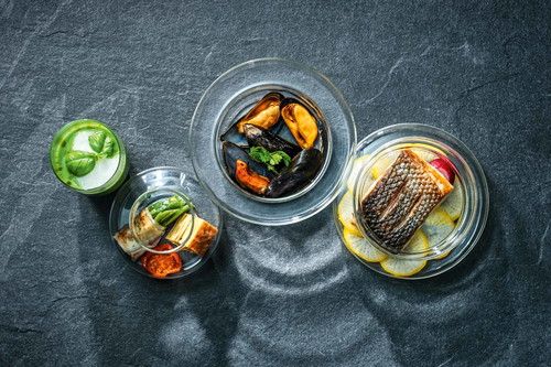 Kufler: Vielseitiger FamilienbetriebBekannt ist der Fullservice-Caterer vor allem durch das Weinzelt auf dem Oktoberfest. Stammgeschäft ist aber nach wie vor das Catering im Premium-Segment, das von diversen Standorten aus betrieben wird. Gegründet von Roland Kuffler, führen heute die beiden Söhne Stephan und Sebastian das Unternehmen, zu dem auch einige Restaurants in München, Frankfurt und Wiesbaden gehören.