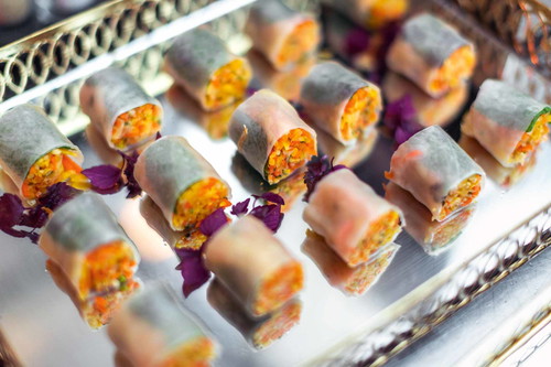 Motto: Nummer eins im B2B2001 von Bernd Schlacher gegründet, ist man im B2B-Segment Marktführer in Wien, als Caterer in Vertrag mit den besten Häusern von der Wiener Hofburg bis zum Austria Center. In diesem Jahr verpflegte Schlacher mit seinem Team von 75 fixen Mit­arbeitern zudem den kompletten EU-Ratsvorsitz. Vorreiter bei regionalen Produkten, Bio und Green-Events.