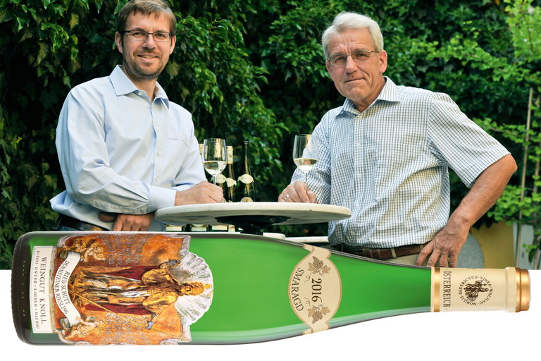 Unverwechselbar: Knolls Flaschen mit dem Weinheiligen Sankt Urban sind weltweit begehrt.
