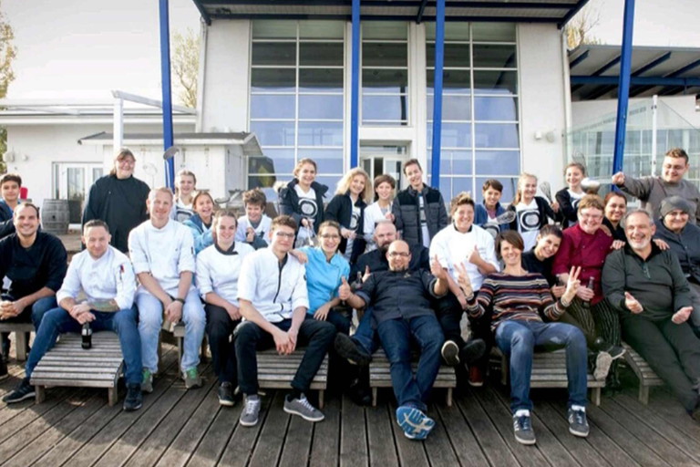Mario Schneider mit dem Charityteam.
