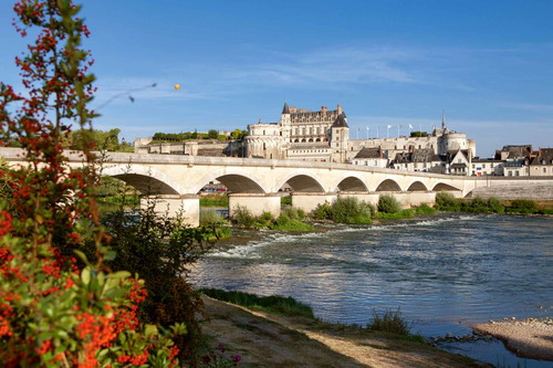 Die pittoreske Weinstadt Amboise wird von ihrem berühmten Schloss gekrönt.