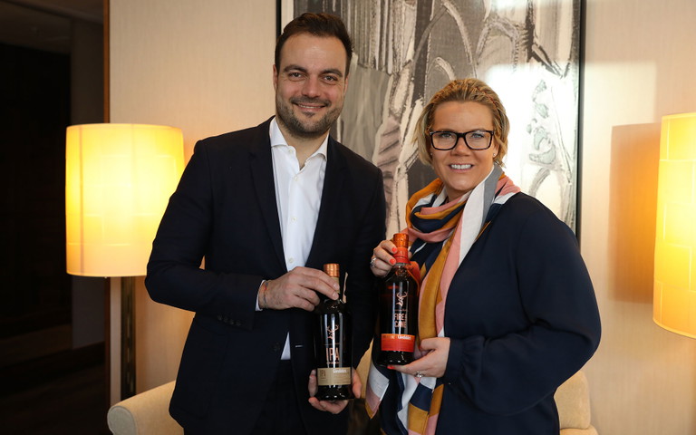Christian Zandonella, Direktor des »The Ritz-Carlton, Vienna« mit Kirsten Grant Meikle.