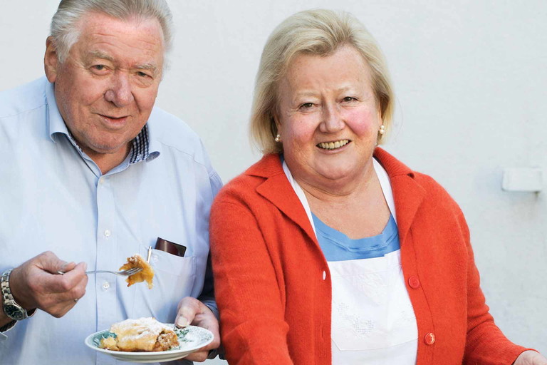 Seit nunmehr 45 Jahren bäckt Henriette Rois täglich zwei Strudel – und das ist das Minimalprogramm.