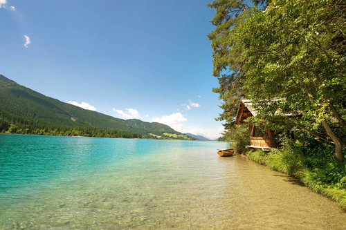 Stille Tage am Weissensee. Der reinste Badesee der Alpen und die unberührte Natur geben den Rhythmus vor.