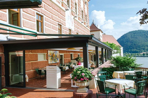 Vom Wintergarten im »Schloss Dürnstein« aus hat man einen herrlichen Blick über die Wachau.