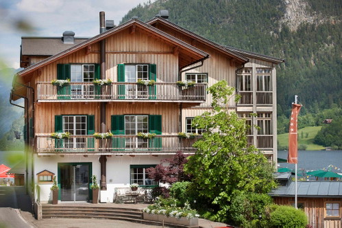 Eingang zum »Seehotel« am Grundlsee.