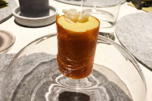 Amuse No. 3: Hamachi mit Karotte und Ingwer