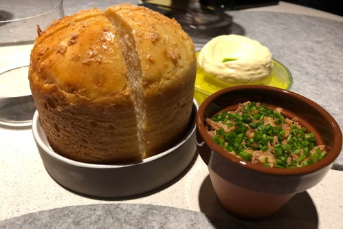 Salziges Brioche mit Verhackertem und Salzbutter