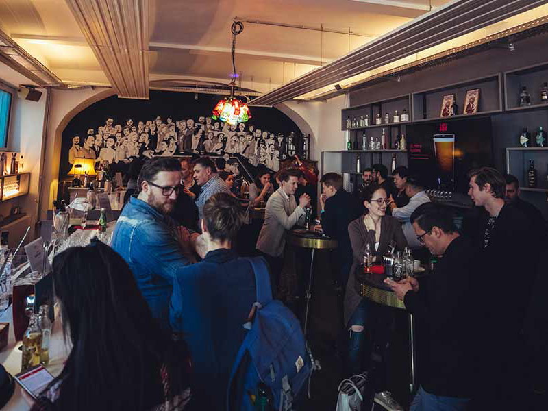 Großes Interesse am Workshop im »Kleinod«-Cocktailsalon.