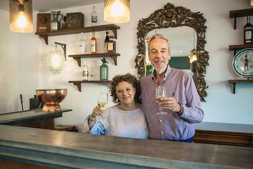 Die »Auberge de Rivaz« ist eine echte Institution am Genfersee. Erst letztes Jahr haben Stéphanie Papazian und Jacques Staempfli ihr Haus komplett renoviert.&nbsp;