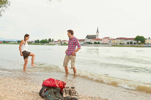 Herrliche Abkühlung: Die Donaustrände halten genügend Möglichkeiten bereit, ins Kühle Nass einzutauchen.
