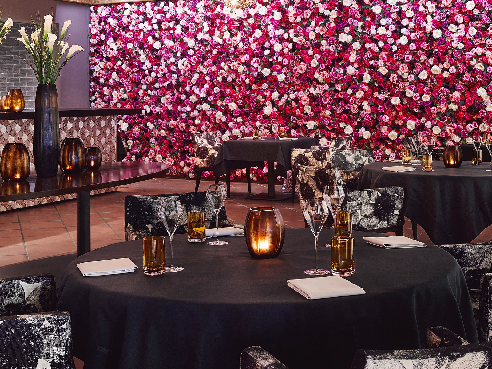 Hunderte Rosen zieren das neue Restaurant in Ascona. 