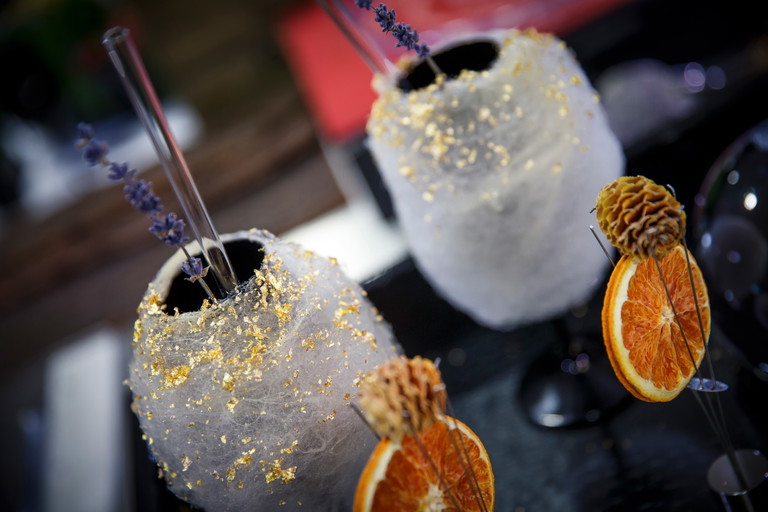 In seinen Well-being-drinks verbindet Hofferer die Kraft von Heilkräutern mit Genuss.