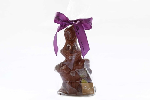 PLATZ 3 – 89 PUNKTEHase der Confiserie BergerGekauft bei: Meinl am Graben, 1010 WienInhalt: 160 gPreis: 14,99 €Preis/100 g (gerundet): 9,37 €Kakaoanteil: 35% (Bio, Fairtrade)Der Hase der Confiserie Berger hat einen angenehmen Schmelz. Geschmacklich nehmen einige Tester eine Karamellnote wahr, ein Jurymitglied fühlte sich sogar an Stollwerk erinnert. Die Schokolade ist nicht zu süß und gut ausbalanciert. 