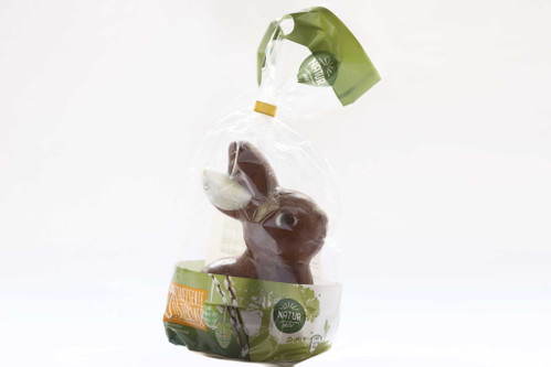 PLATZ 7 – 86 PUNKTENatur Akiv Bio-Confiserie OsterhaseGekauft bei: Hofer, 1190 WienInhalt: 150 gPreis: 2,99 €Preis/100 g (gerundet): 1,99 €Kakaoanteil: 33% (Bio, Fairtrade)Die Kakaonoten sind bei diesem Hasen gut wahrnehmbar, das Verhältnis zwischen Milch und Schokolade ist ausgewogen. Der Schmelz hat eine mittlere Länge, die Süße ist angenehm – nicht zu aufdringlich. 