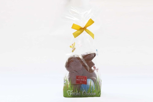 PLATZ 9 – 86 PUNKTEHEINDL Klotzer Gekauft bei: Merkur Hoher Markt, 1010 WienInhalt: 125 gPreis: 3,39 €Preis/100 g (gerundet): 2,71 €Kakaoanteil: 34% (Fairtrade)Milchig duftend nach Vanille und Karamell gefällt dieser Hase den Testern im Hinblick auf den Geruch gut. Die Schokolade hat einen&nbsp; schönen Schmelz, ein Tester schmeckte Spuren von Fruchtgummi, ein anderer eine leichte Bitternote. 