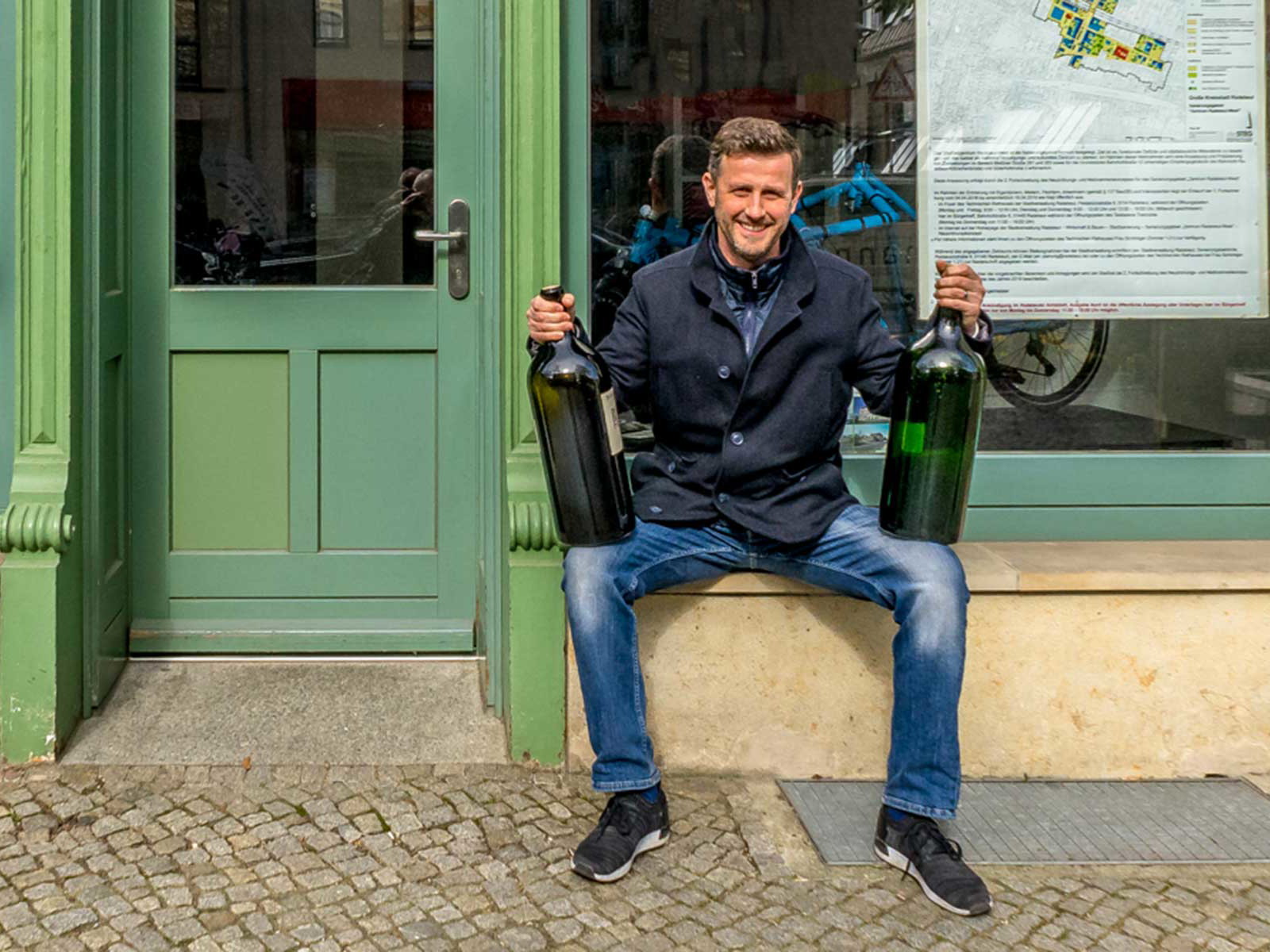 Jens Pietzonka vor seinem Pop-Up in Radebeul.