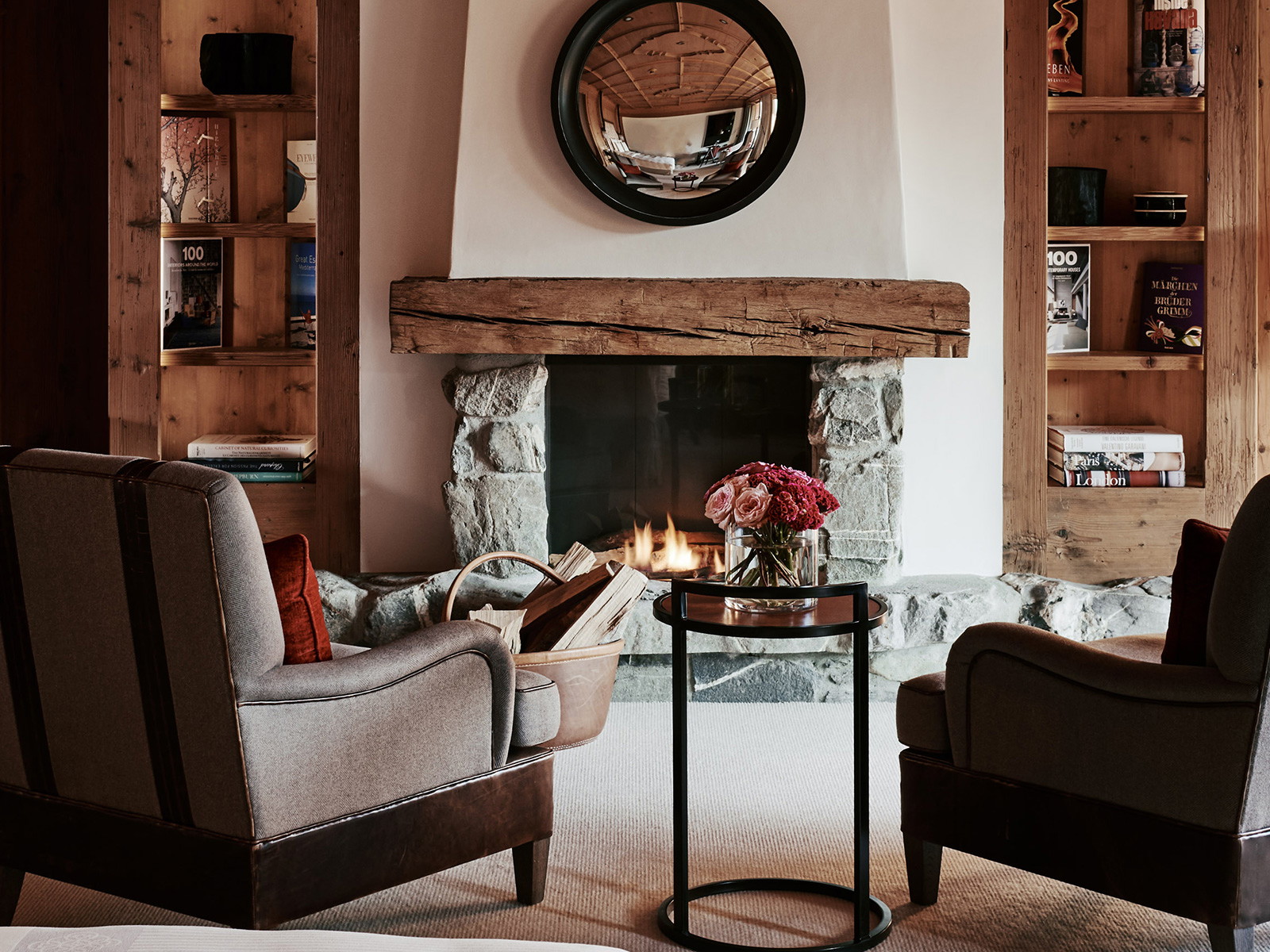 Die Zimmer und Suiten des «The Alpina Gstaad» vereinen modernes Design mit alpiner Tradition.