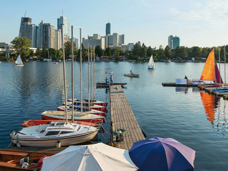 Freizeitspaß für Hobbykapitäne: Die Alte Donau ist das Naherholungszentrum inmitten der Wiener Millionenmetropole.