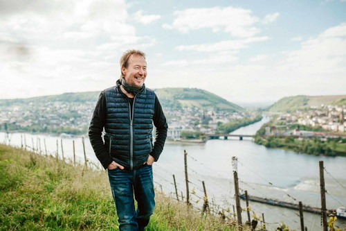 »Unsere alten Reben wurden in den 60er-Jahren gepflanzt. Der Priester, der damals das Weingut verwaltet hat, war mehr Winzer als Priester.« Peter Perabo, Betriebsleiter Bischöfliches Weingut Rüdesheim