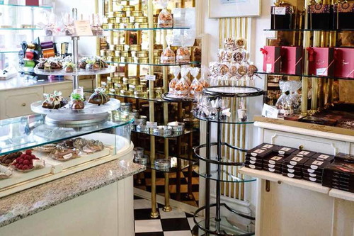 Süß-schokoladiger Duft schlägt dem Besucher der »Confiserie Rumpelmayer« entgegen.