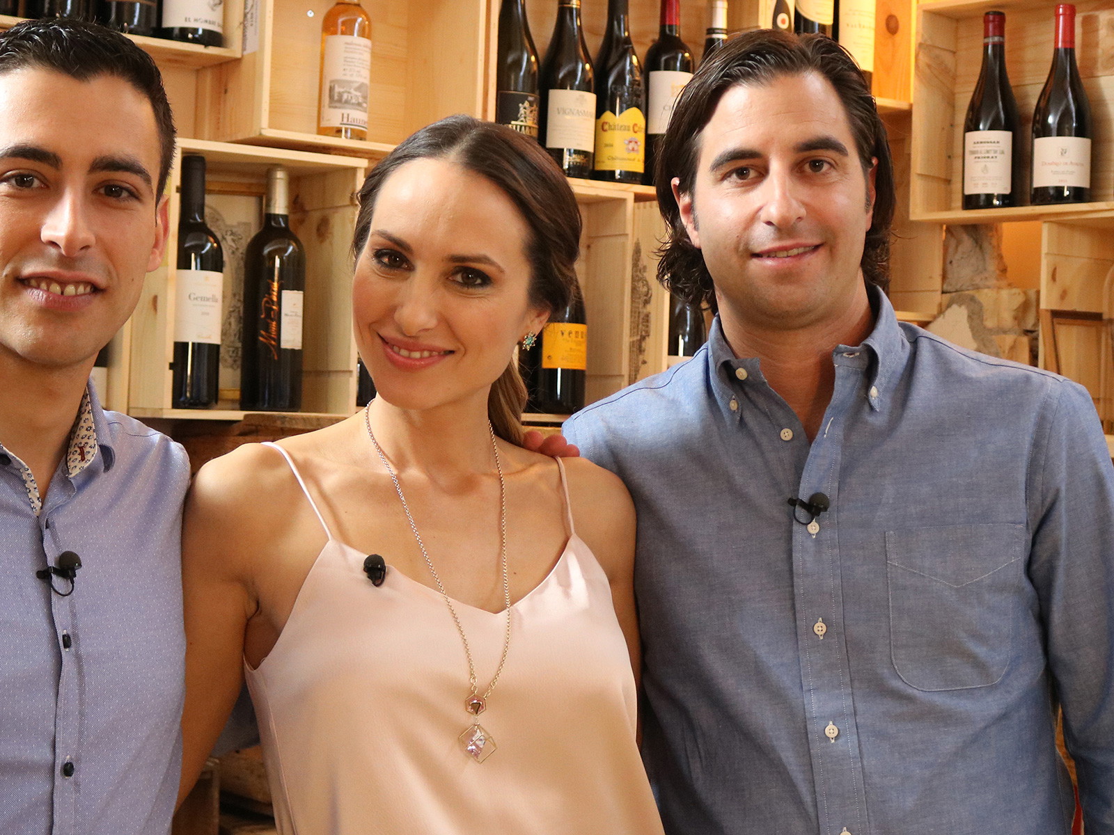Sommelier Daniele Zucca vom Restaurant «Ornellaia» mit Moderatorin Zoe Torinedi und Sommelier Dario Tolone vom «Casa Tolone» in Luzern.