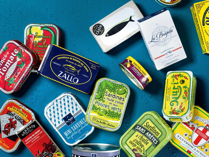 Glück aus der Dose: Sardinen, Seeigel, Thunfisch und Tintenfisch auf verschiedenste Art, aber immer in Topqualität.