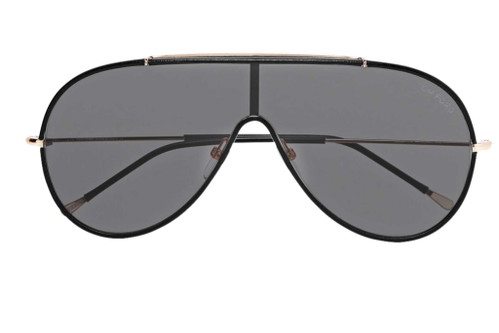 Der Aviator-Style stand auch Al Pacino 1983 in »Scarface« gut. Tom Ford designt das aktuelle Modell mit durchgehendem Glas und subtilem Goldelement. www.tomford.com