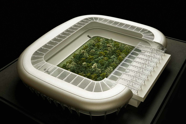 Das Wörthersee Stadion in Klagenfurt mutiert im Herbst zum Kunst-Wald.
