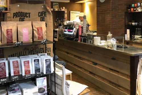 Sortenreinen Kaffee in hipper Umgebung gibt es in der Brewbar »Kaffeesack«, die schon Preise für ihre Röstungen gewann.