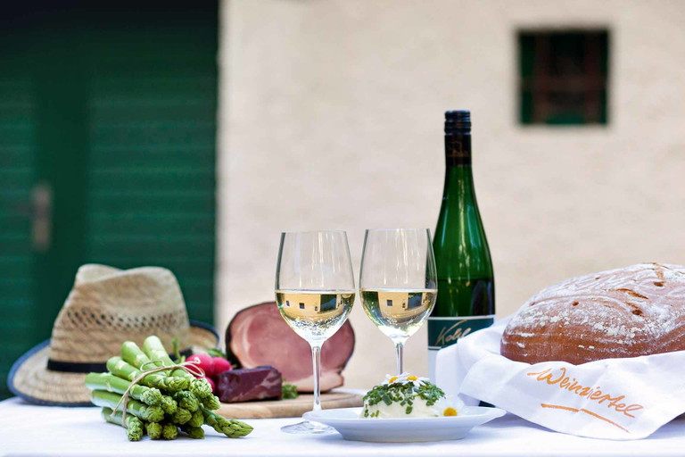 »In die Grean gehen«: Mit Wein und Jause wird im Weinviertel der Frühling begrüßt.