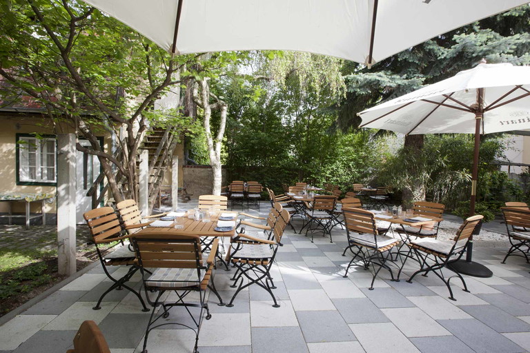 Gemütlicher Gastgarten: Das »Markgraf Wirtshaus«.