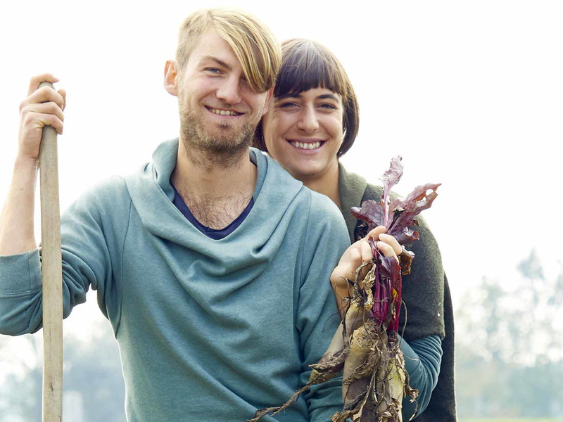 Frischer Wind: Manuel Schickermüller und ­Birgit Stockinger auf ihrem ­Bio-Hof in Naarn.