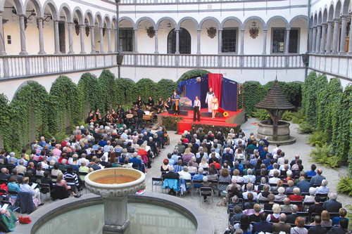 Ältestes Wohnschloss ­Österreichs mit Donaublick: »Schloss Greinburg«.