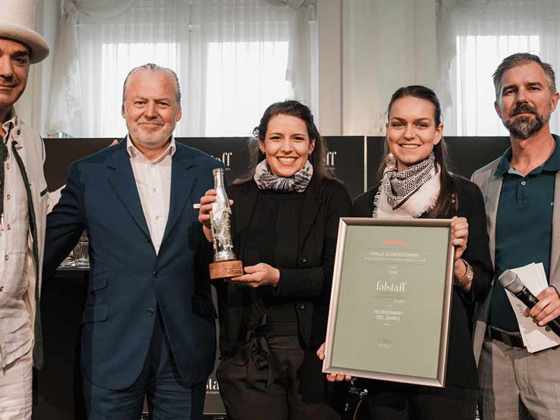 Thomas Klein, Wolfgang Rosam, die Heurigenwirtinnen des Jahres Sigrid und Kerstin Schwertführer, Bernhard Degen.