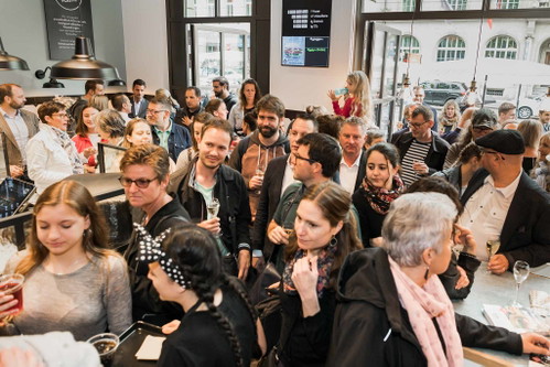 Volles Haus: Eröffnung der «Swing Kitchen» in Bern