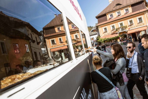 Selbst die Food Trucks werdenvon Starköchen bespielt.