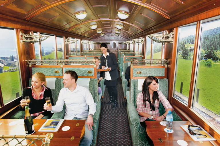Im Belle-Epoque-Wagen fühlt man sich fast wie im Orient-Express – bei hochmoderner Technik. 