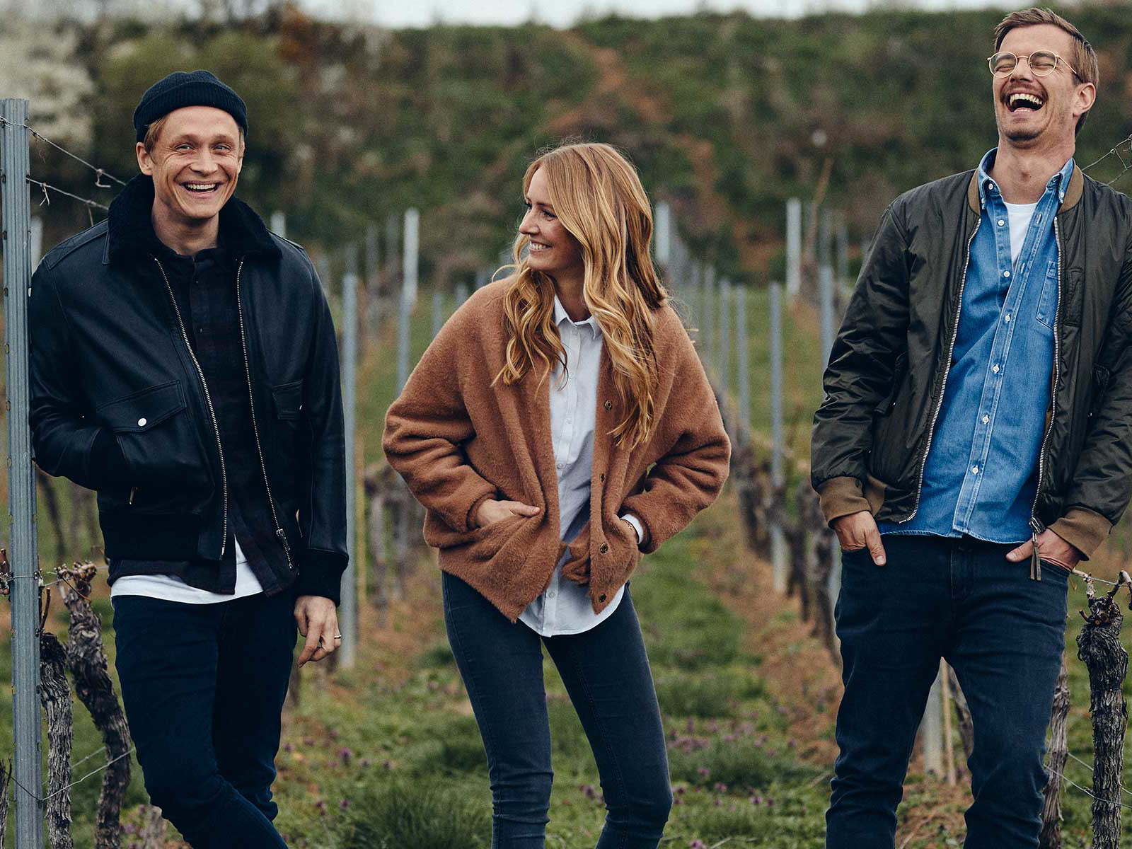 Freunde im Weinberg und darüber hinaus: Matthias Schweighöfer, Juliane Eller und Joko Winterscheidt