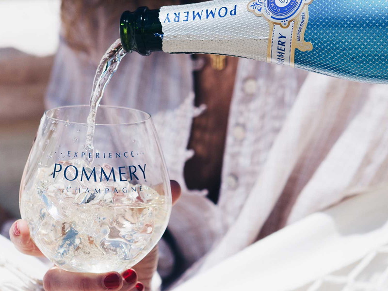 Pommery Blue Sky »Set pour la fête«.