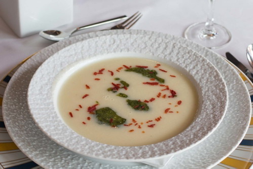 Spargelsuppe mit Bärlauchpesto