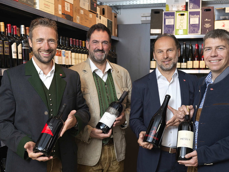 v.l.: Marktleiter Bruck/Mur Christian Schranz und sein Stellvertreter Klaus Mondon, GF Transgourmet Österreich Thomas Panholzer und nationaler Standortgeschäftsleiter Georg Fersch