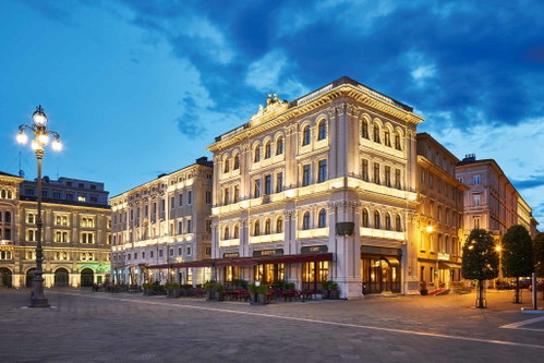 Name und Interieur erinnern an den großen Gründer Arrigo Cipriani. Die Küche in »Harry’s Piccolo Restaurant &amp; Bistrò« an der Piazza Unità d’Italia ist dieser Tradition verpflichtet. 