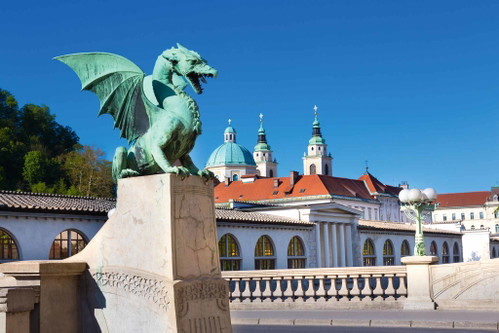 Wer kein Foto mit einem der Drachen der Drachenbrücke hat, war nicht in Ljubljana, sagt man.