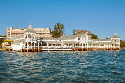 »Strandhotel Werzer’s«: typische Wörthersee-Architektur von Josef Victor Fuchs aus dem Jahre 1895.