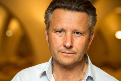 Er gilt als Autorität in Sachen Weißwein: Gianfranco Gallo erkannte schon vor 25 Jahren, dass auch Weißwein seine Zeit zum Reifen braucht.